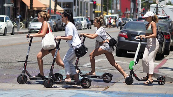 Usuarios que transiten con scooters por veredas de Miraflores serán multados con S/ 4,200