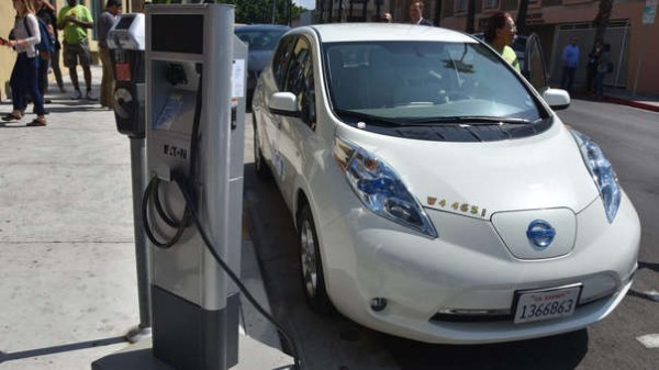 Pisando fuerte en el 2020: compañías mundiales venderán autos eléctricos en un 20 % más