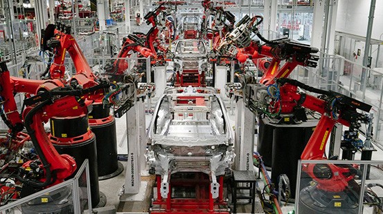 Tesla: el grande de los autos eléctricos padece con sus procesos de fabricación