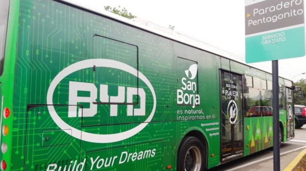 Inicia servicio gratuito de movilidad con bus eléctrico en San Borja