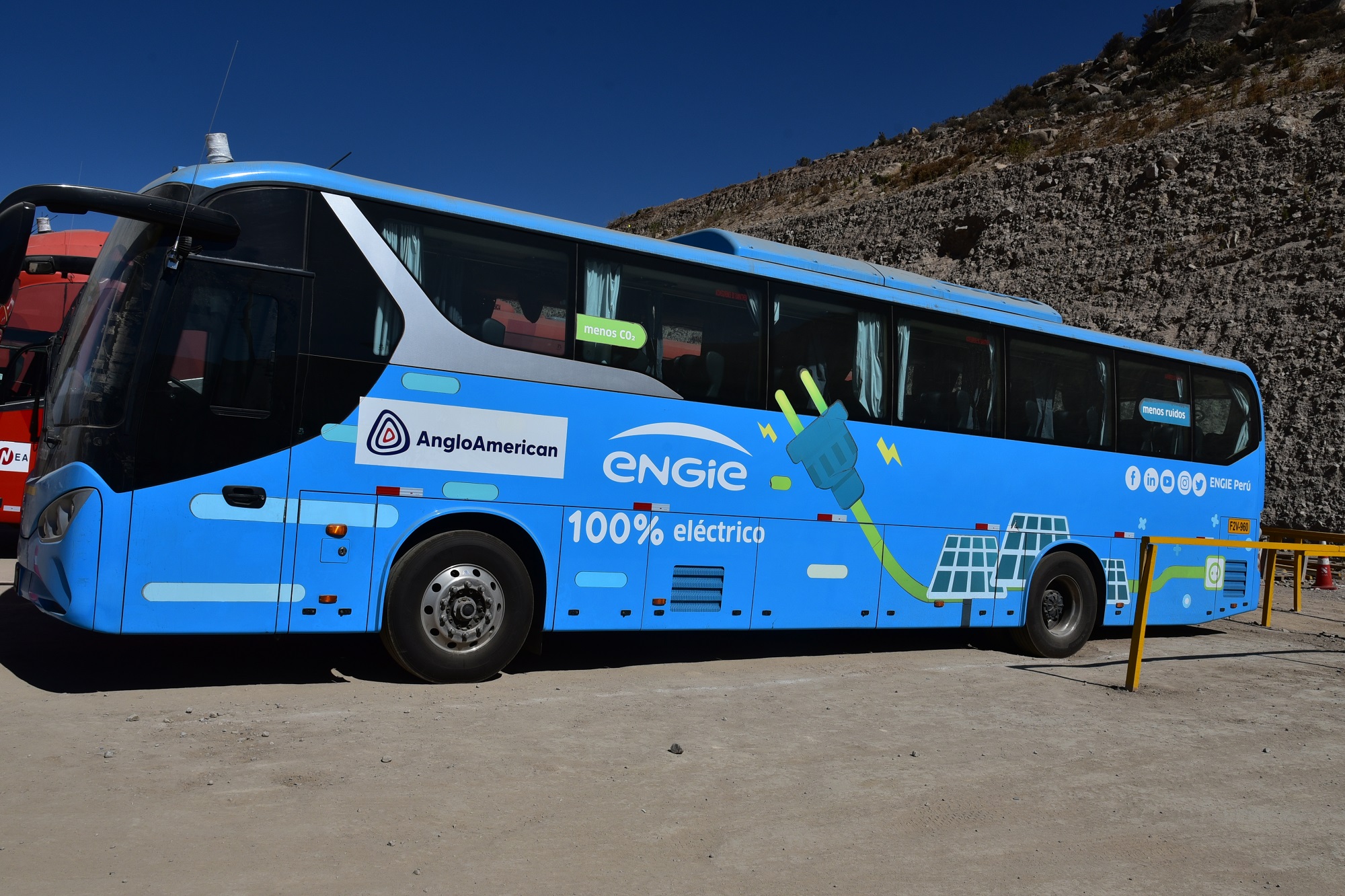 Anglo American y Engie ponen en marcha un bus eléctrico para transportar colaboradores de Quellaveco