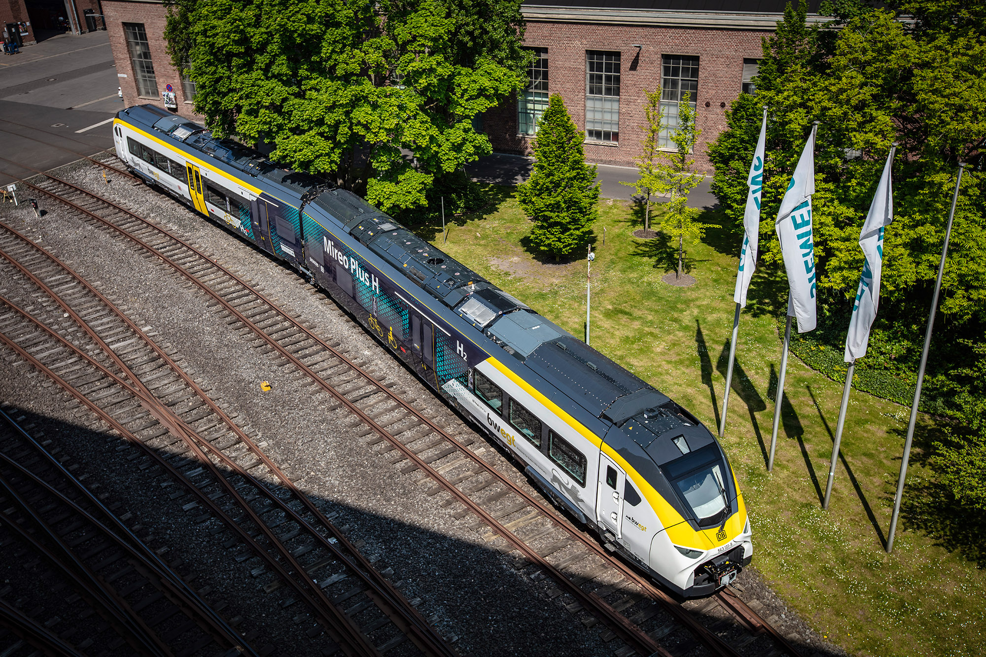 Deutsche Bahn y Siemens Mobility presentan un nuevo tren de hidrógeno y un remolque con tanque de almacenamiento de hidrógeno