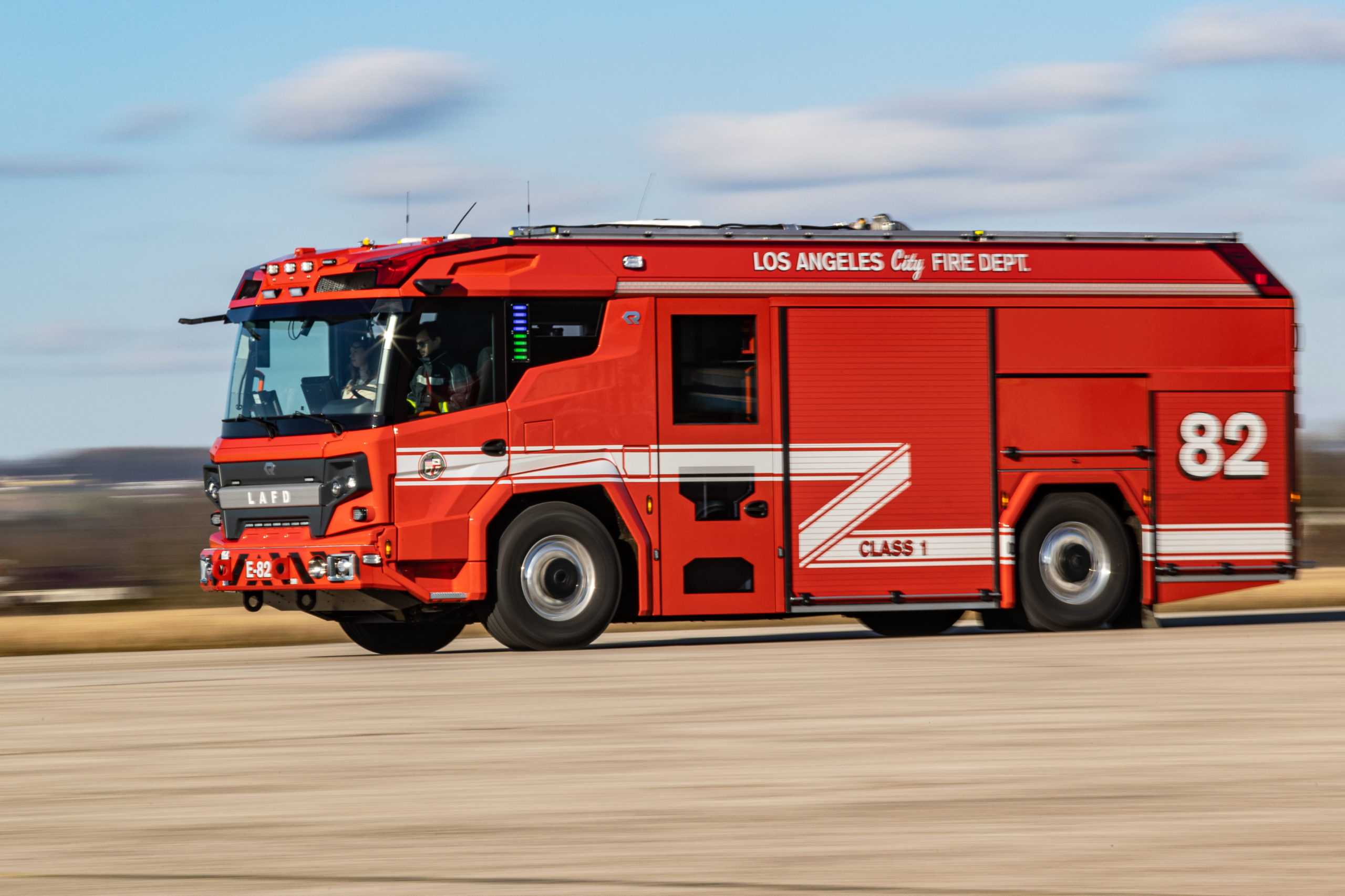 LAFD despliega el primer camión de bomberos eléctrico en los EE. UU.